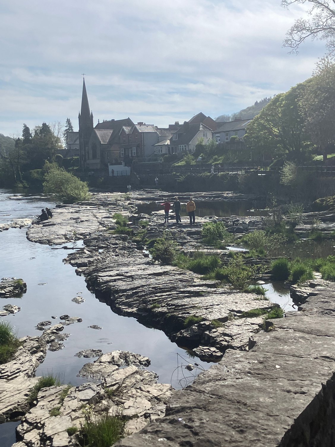 Dee River promenade into town