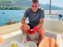 Fresh oysters and white wine for breakfast!