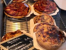 Tomato and mushroom tarts for lunch
