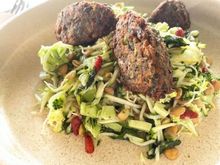 So delicious!   Zucchini, broccoli, mint, goji berries, sprouted lentils, falafel 