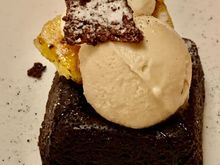 Chocolate cake with caramel ice cream and bananas 