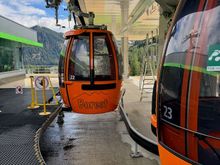 The Borest gondola transports passengers 1.3 km between Colfosco and the adjacent town of Corvara