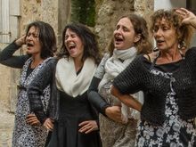 Members of female a capella troupe who performed in front of Haut Parleur 'Cafe Asso'.