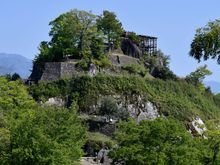 Approaching Naegi Castle