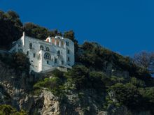 Truman Capote's old 'Persifal' cliff-side home can be seen just below Ravello, sandwiched between its seaside section Marmoretta. That property was recently for sale, but it seems that the heavenly asking price scared off any serious buyers.