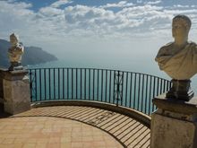 Gore Vidal once claimed that this very view is the world's most beautiful sight, 'when the winter sky and the sea are so vividly blue that it is not possible to distinguish one from the other."
Btw, does anyone know who these 2 statues are supposed to represent?