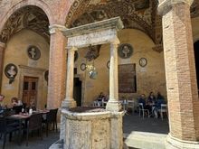 What a wonderful setting for lunch!