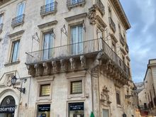 And here's the building which these figures are on
