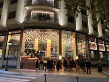Crowd outside our hotel on a Saturday night.  Disco still lives in Valencia, leather hot pants and mini-skirts abound; day and night the hotel is a hangout for persons who are, let's say, younger than us--by a few decades!!!
