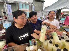 A very busy food fair! 