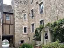 Down to the canal at Pasteur house 