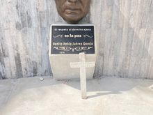 Ok, not a mural, but what self respecting town doesn't have some tribute to Benito Juarez, former president of Mexico.