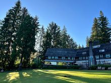 Looking back at the Lodge from the beach front 