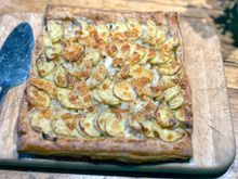 Onion and potato tart with a rough puff dough