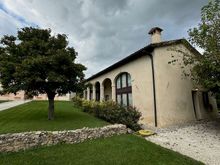 Accommodation: Villa Trieste M, which is about a 10-minute walk down the hill from the center of Asolo. It has several guest rooms in the barchessa, originally the staff quarters and stable for the villa (now under restoration).