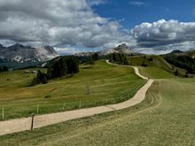 The road out toward Rifugio Alpino Pralongia