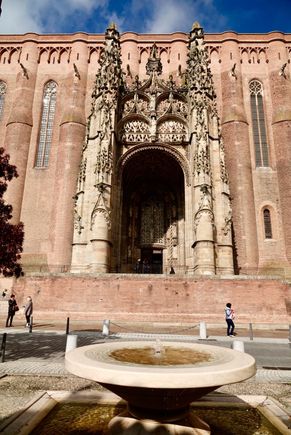 Entrance to Cathedral (this is a vertical shot that Fodors makes horizontal... sigh)