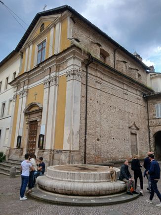 At Piazza San Rufo, by the monument