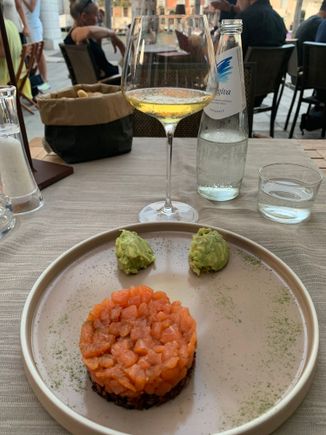 Incredible Miani wine with tuna tartare.  Bancogiro in Venice.