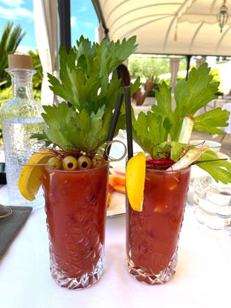 Aren’t these the best looking Bloody Mary’s? Fabulous menu at the Palace Elisabeth.