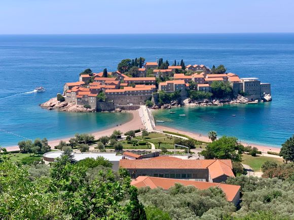 St Steven’s Island where you can book one of the 18 rooms for a mere 5000€ per night! Djokovic (tennis, gruezi), got married there.