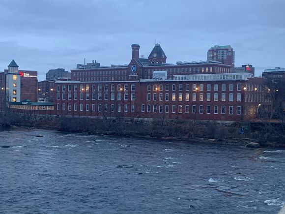 Imagine numerous red brick buildings like this against the Merrimack River.  Quite the sight!