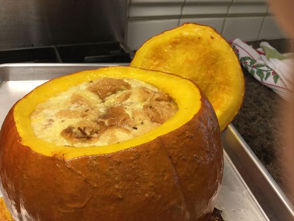 
Lovely presentation and smells great.  Used ementhaller, about 10 oz, and it was far too much cheese.    May try  another cheese next time as it was very bland. 