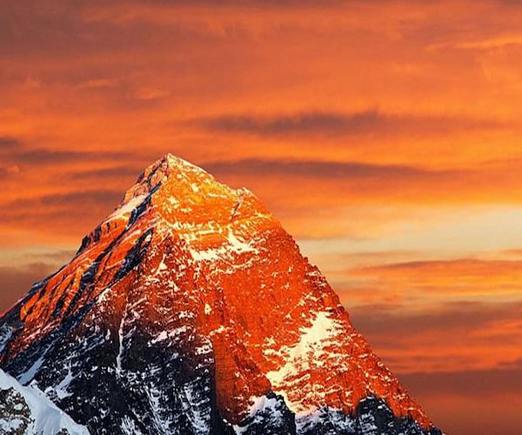 Everest Base Camp rekking route in the Khumbu region of Nepal. Snow covered peaks, rugged mountain trails, and peaceful Himalayan landscapes make this journey one of the most unforgettable trekking experiences in the world.