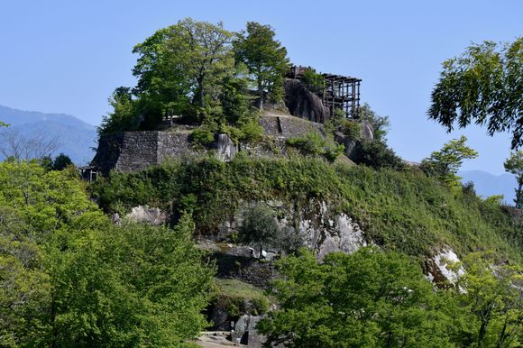 Approaching Naegi Castle