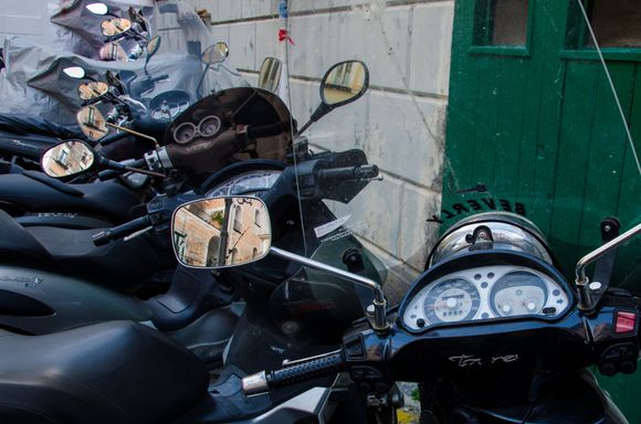 As for transportation in Minori, the SITA public buses run frequently both ways. Nearby Amalfi is the main bus and ferry hub. Taxis are easy to arrange.