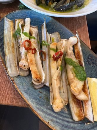 Razor clams, that was so fresh and plump!  We can’t get this back home. 