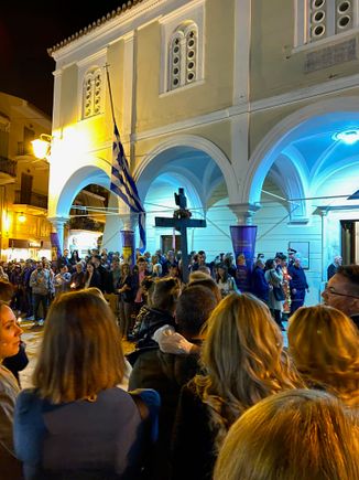 The crowd waiting for the procession to begin. You can see the cross has just been carried out.