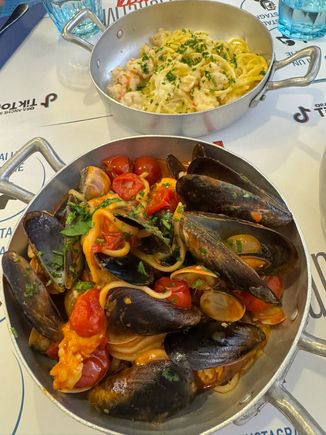 Seafood linguini and pasta with shrimp and mozzarella sauce - FisherMan's Pasta