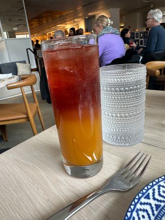 Age an Sunset carsamom, lime, peach and sour cherry 