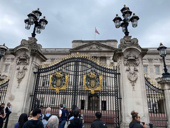 Outside the gates of Buckingham Palace, not too crowded today but they have already done the changing of the Guards.