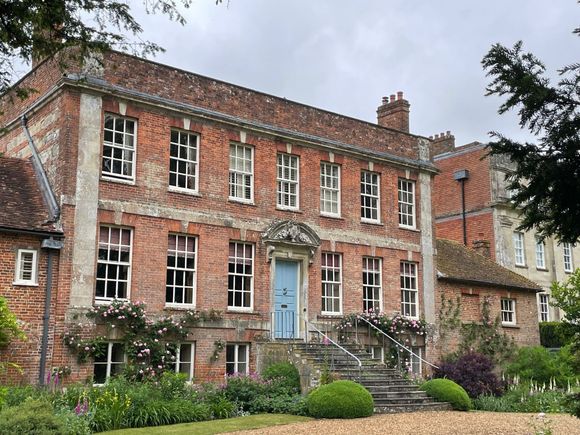 Some house, I don't know who lives here, but I'm pretty sure they probably don't clean their own bathrooms.