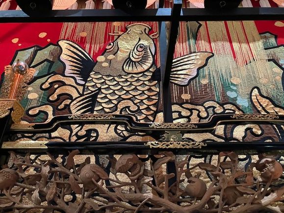 Matsuri no Mori - silk and carving decoration on float