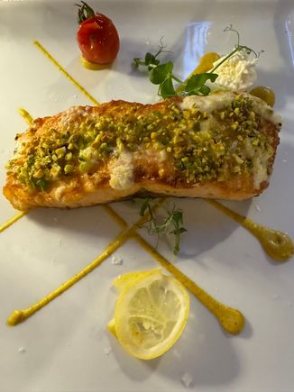 My salmon encrused with pistachio