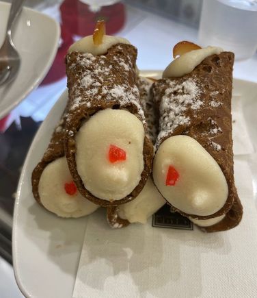 Mini cannoli for breakfast, why not?