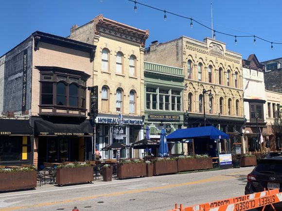 Milwaukee Brat House was fun