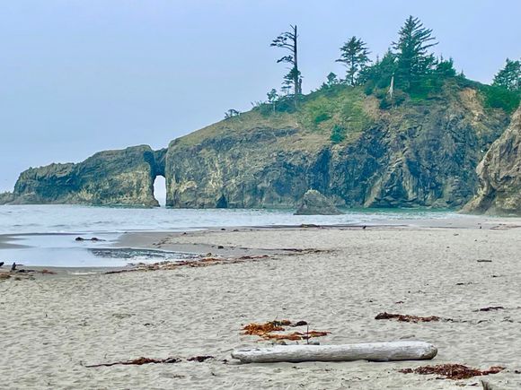 There is also a Hole-in-the-Wall here but I'm not sure you can get to it like the one on Rialto beach.