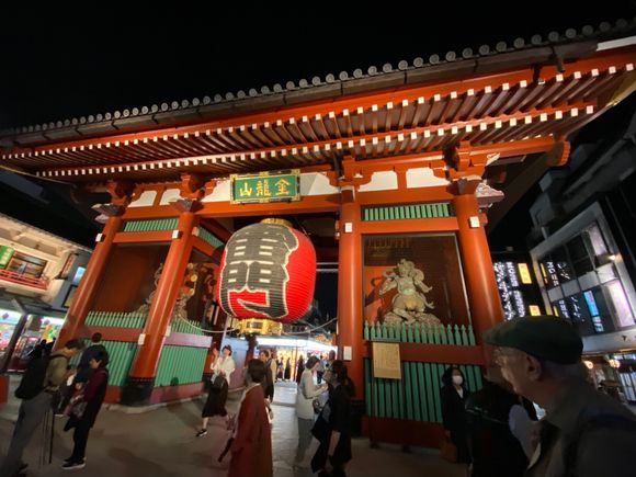 First sight of the Kaminarimon, or Thunder Gate, the outer of the two large entrance gates leading to Senso-ji, the oldest temple in Tokyo. 