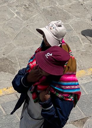 Very interesting way of carrying child by the mom