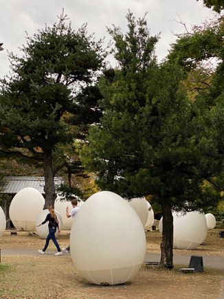 As we left the castle, we came across these “eggs” which are used in the TeamLabs digital art exhibition. I thought they were funny to see!