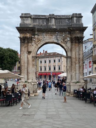 Arch of Sergius (Slavoluk Sergijevaca)