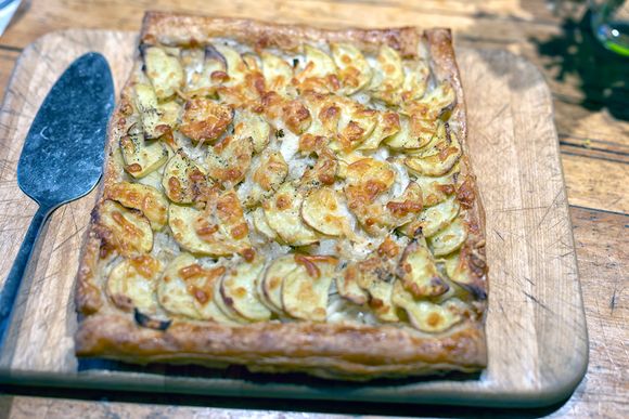Onion and potato tart with a rough puff dough