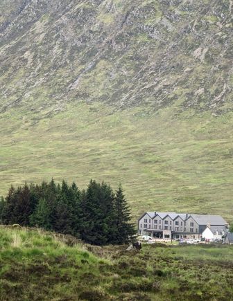Kingshouse Hotel from the main road