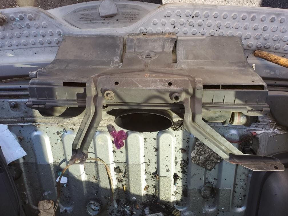 Engine - Intake/Fuel - Econoline E-350 Super Duty 7.3L diesel air filter housing - Used - All Years  All Models - Anaheim, CA 92807, United States