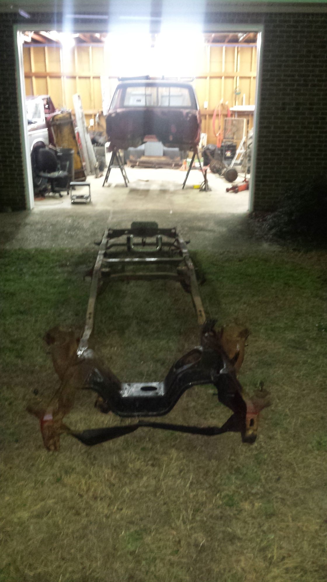 What's the Best way to lift the cab off frame with little help Ford