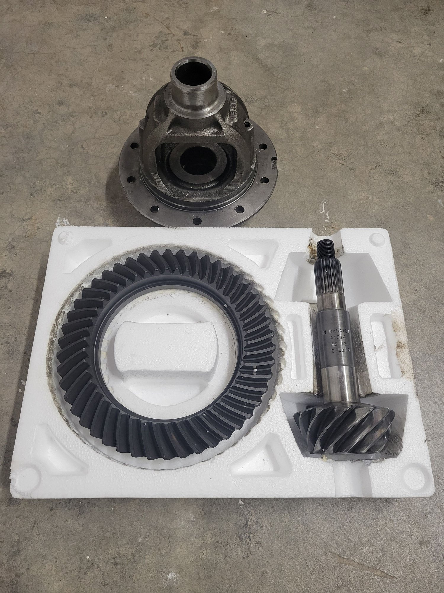 Drivetrain - Dana 44 carrier and gears - Used - 1980 to 1996 Ford 1/2 Ton Pickup - Moorpark, CA 93021, United States